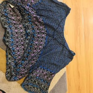 Girls patterned flowy shirt